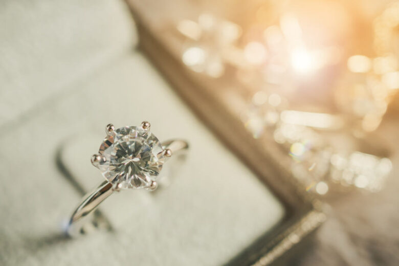 engagement diamond rings